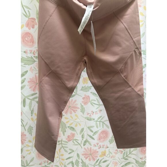 Amelia Capri - Picture 4 of 7